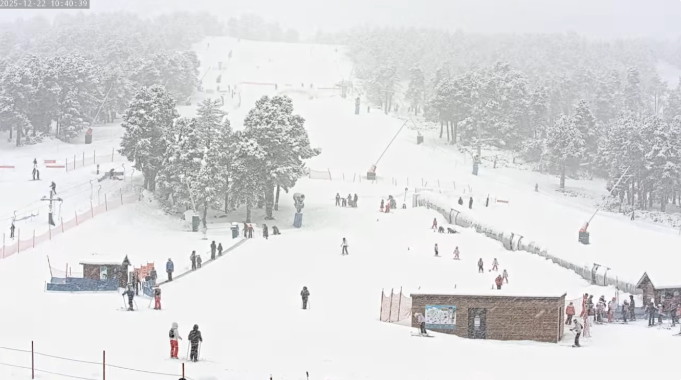 Grosse livraison de neige aux airelles pour noël 2025